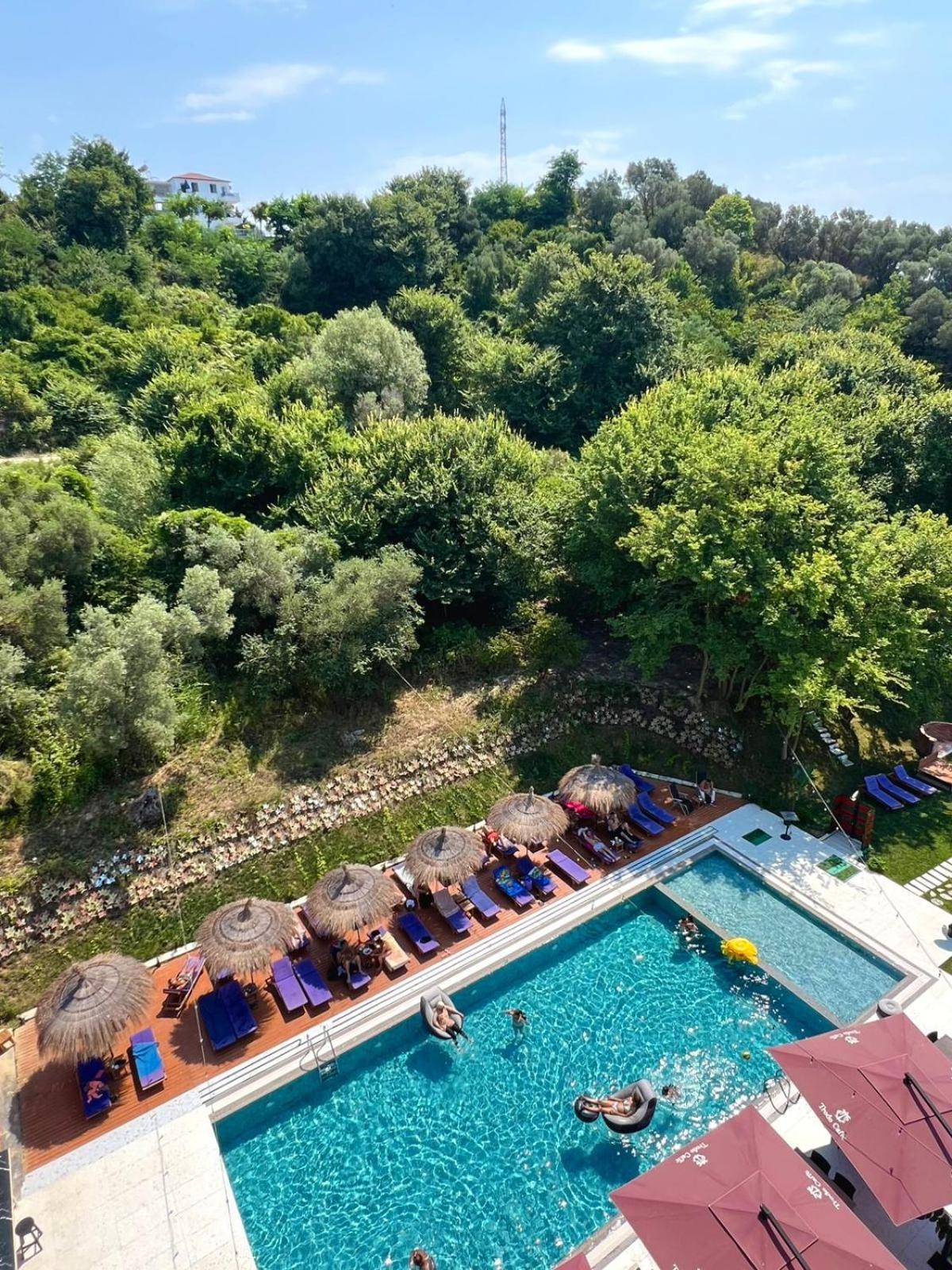 Olivia'S Hill Resort Kryemëdhenji Exterior photo